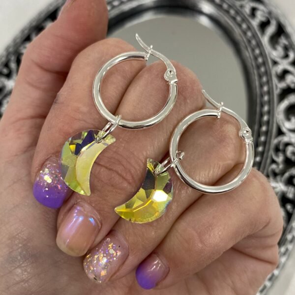 argollas clasicas con dije cristal luna